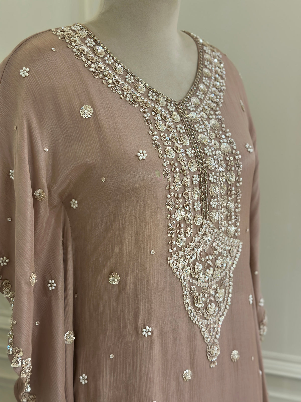 Noor-e-Afreen Chinon Kaftan Set ✨