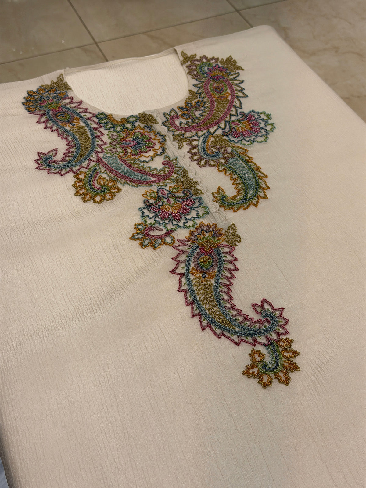 Mushq Heritage Paisley Handwork Suit – Ivory