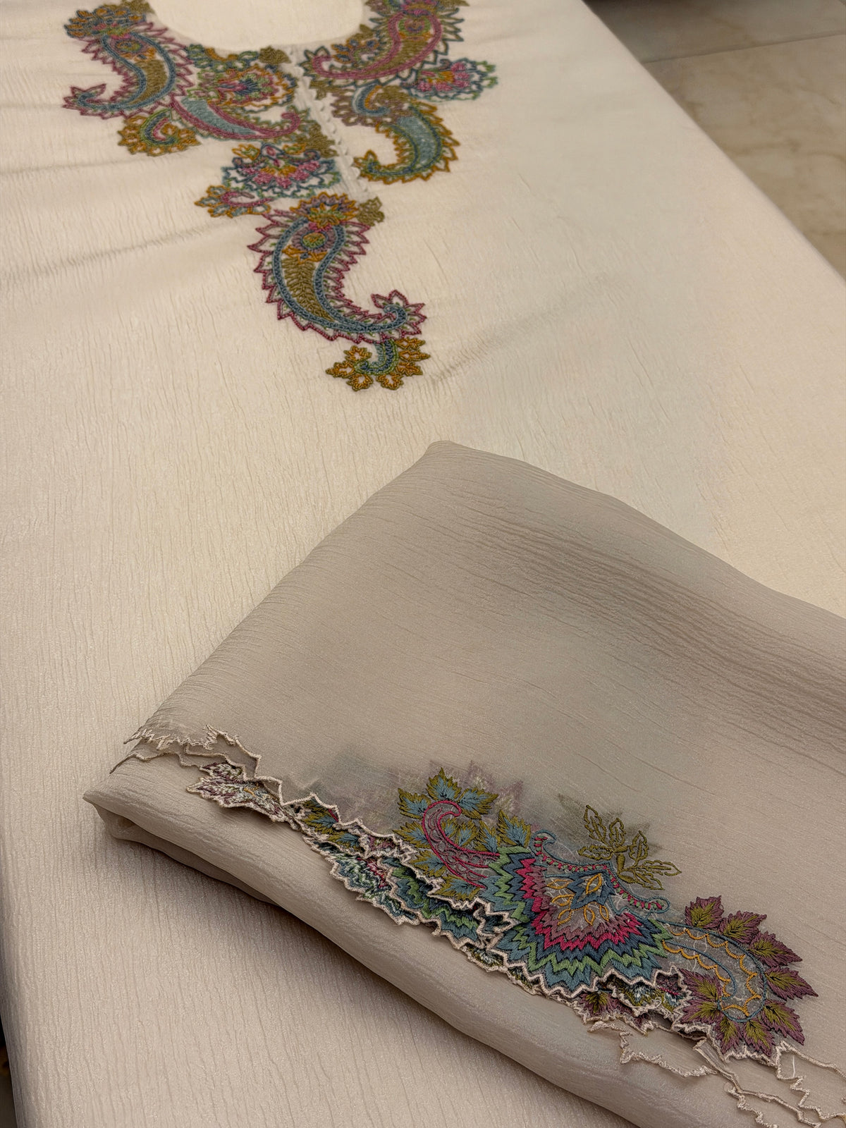 Mushq Heritage Paisley Handwork Suit – Ivory