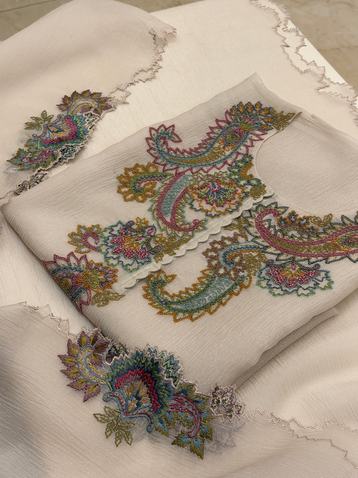 Mushq Heritage Paisley Handwork Suit – Ivory