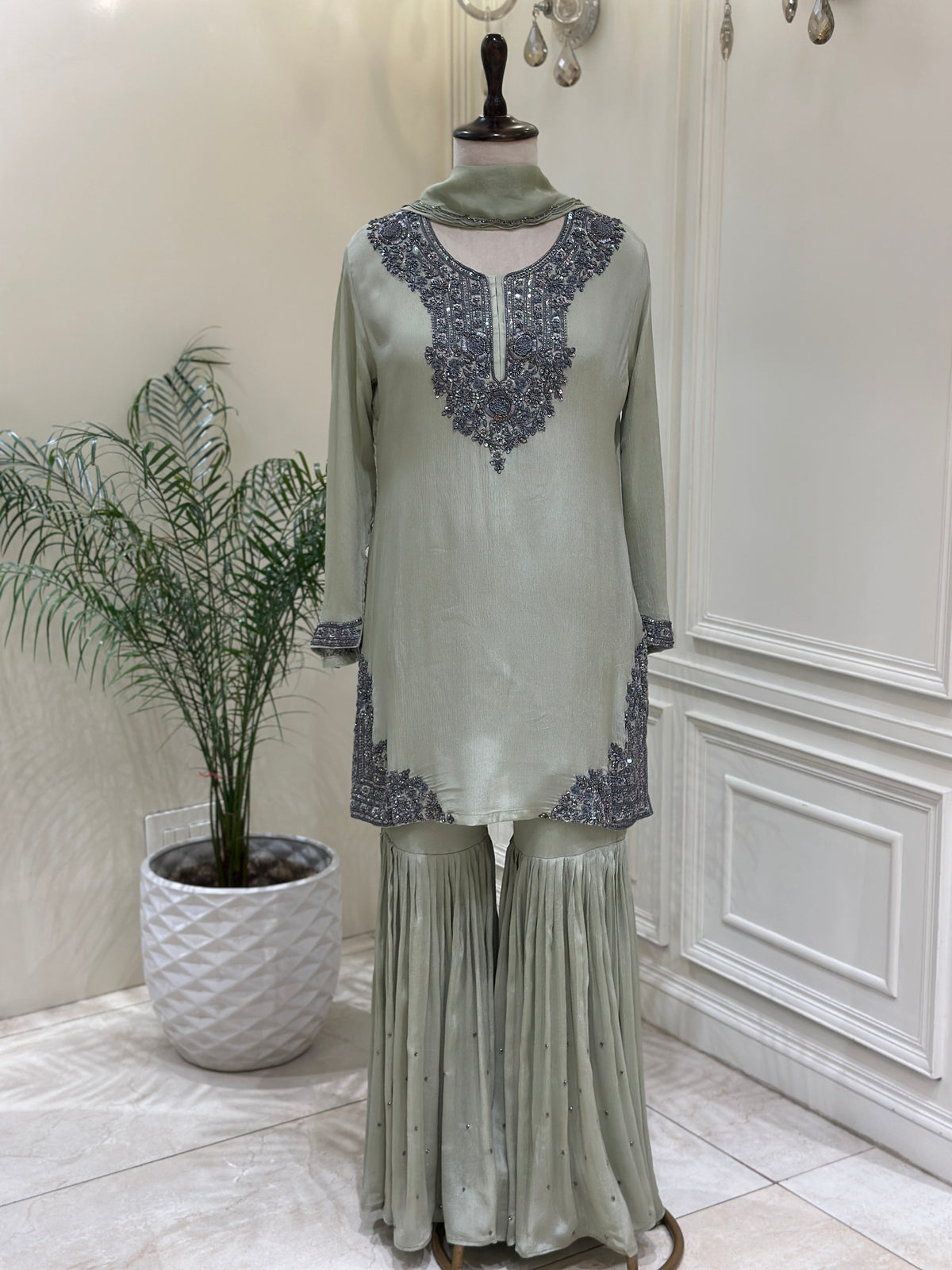 Noor-e-Saahir Gharara Set