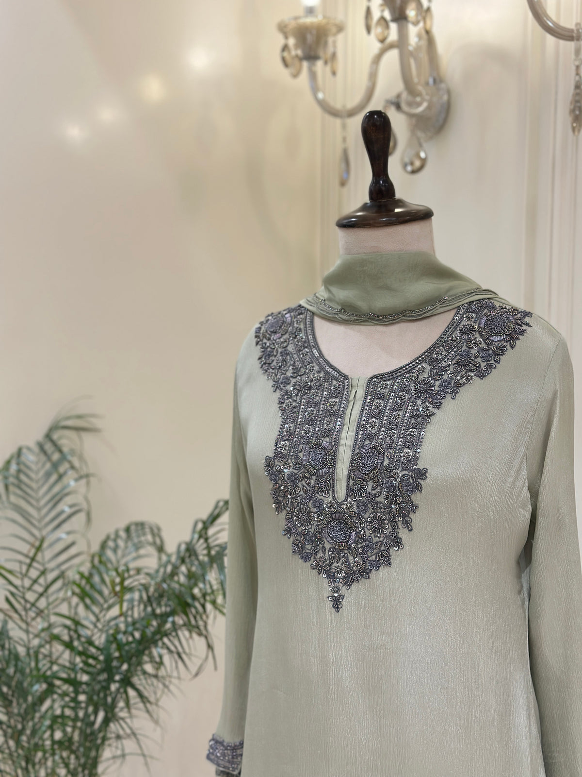 Noor-e-Saahir Gharara Set