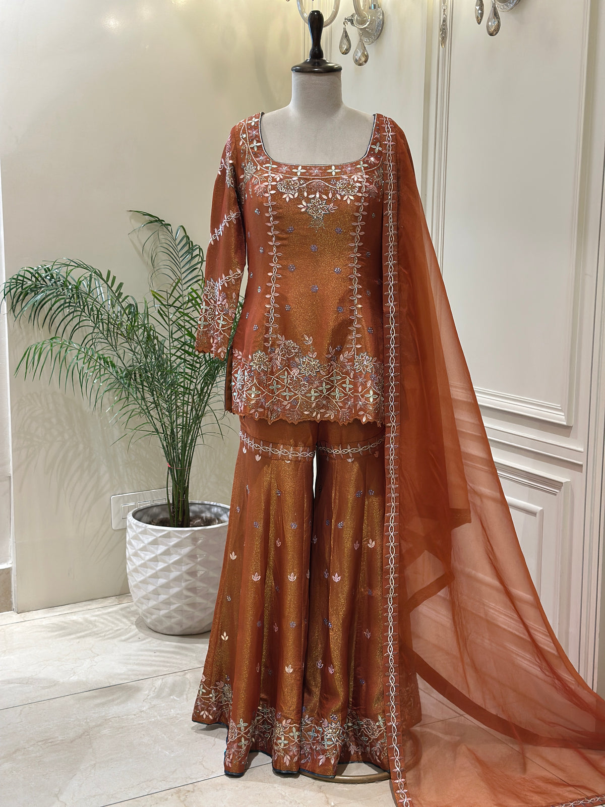 Mehr-e-Zar Tissue Gharara Set