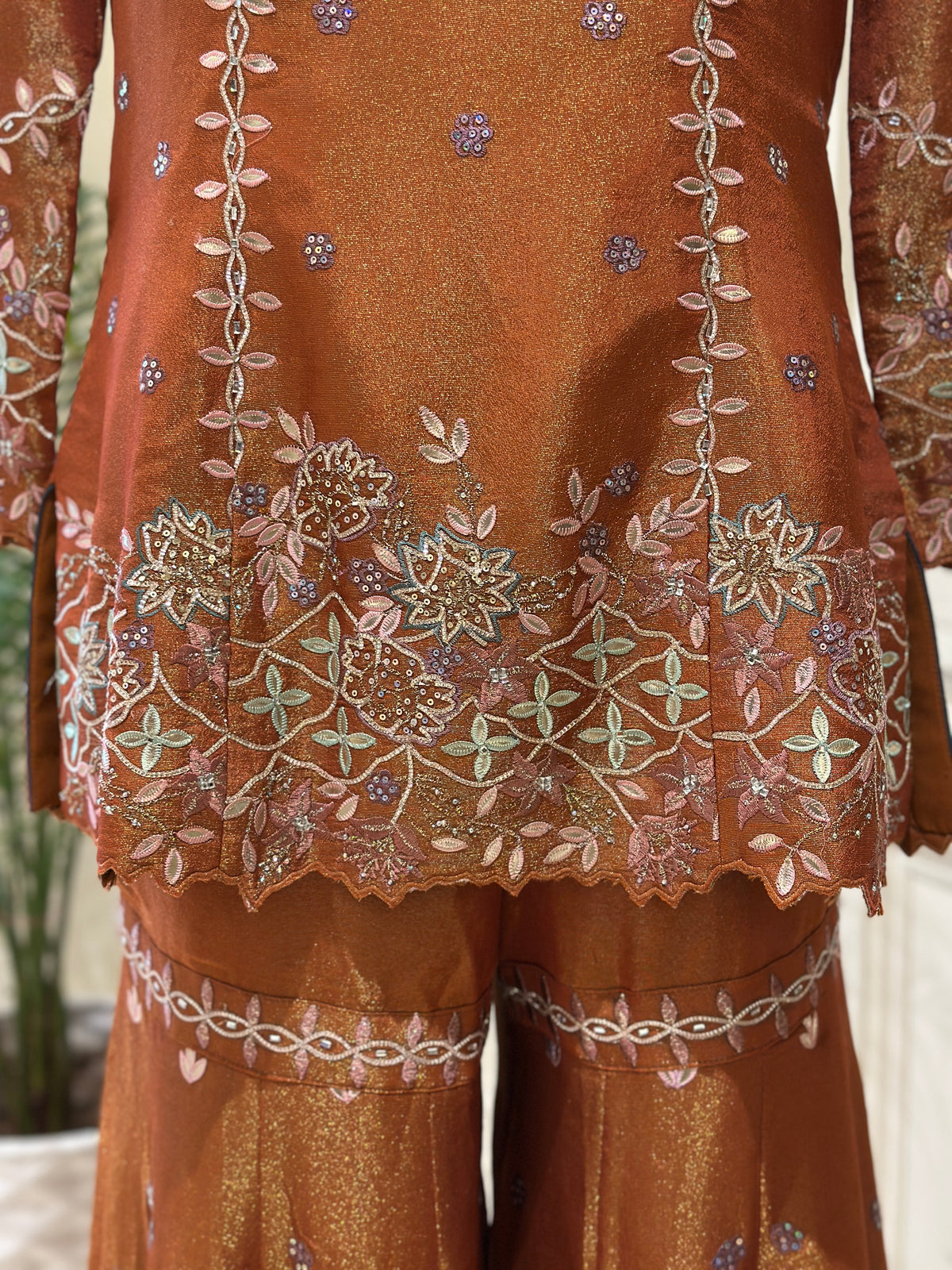 Mehr-e-Zar Tissue Gharara Set
