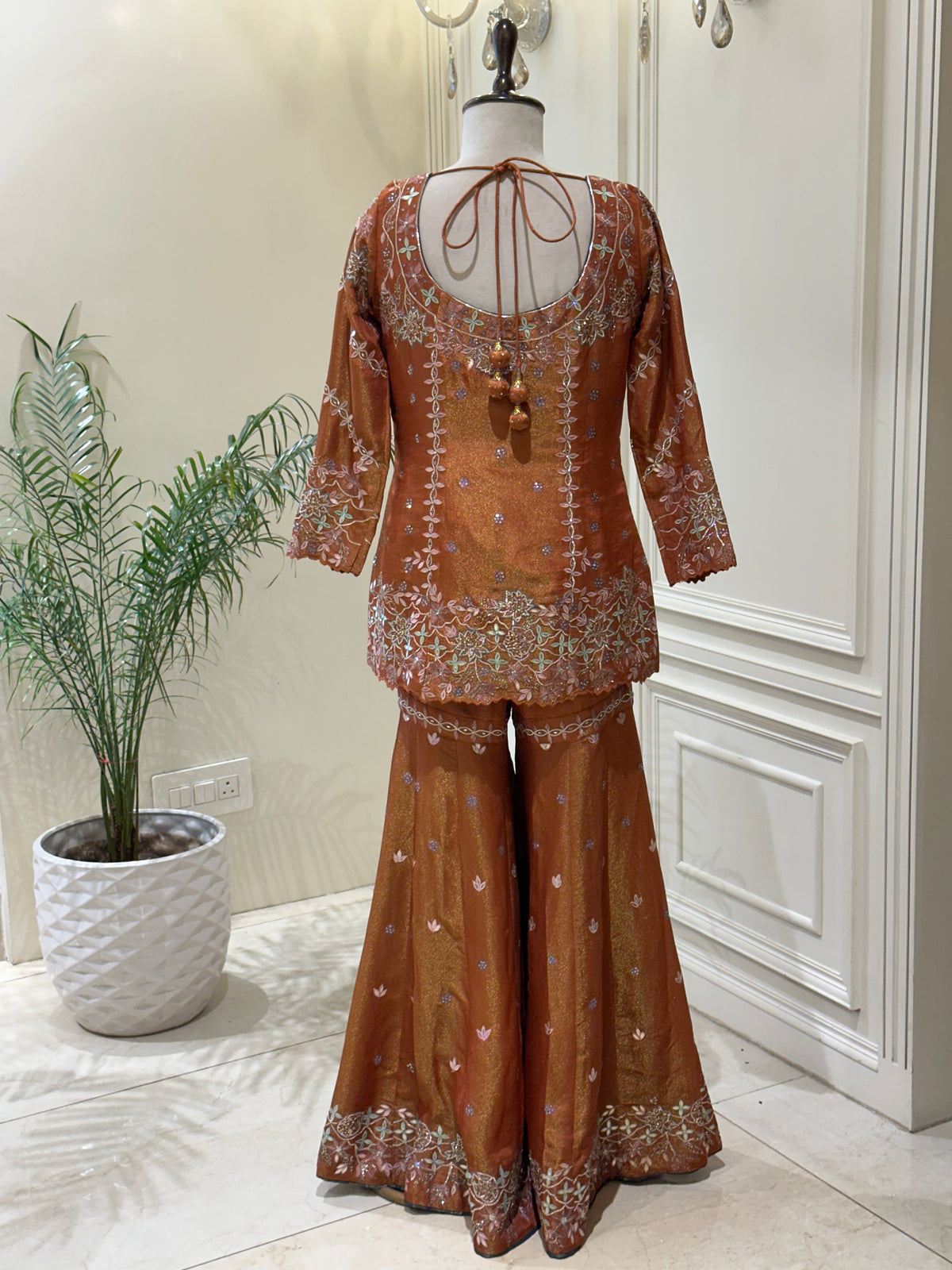 Mehr-e-Zar Tissue Gharara Set