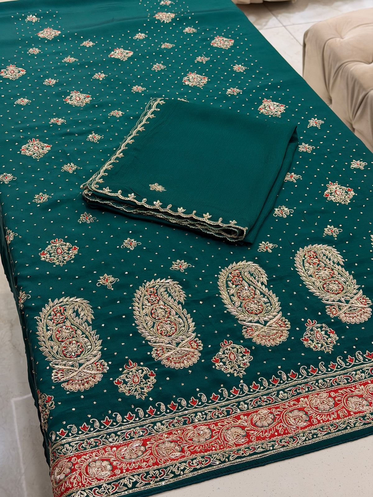 Noor-e-Paisley Kadhana Suit Set