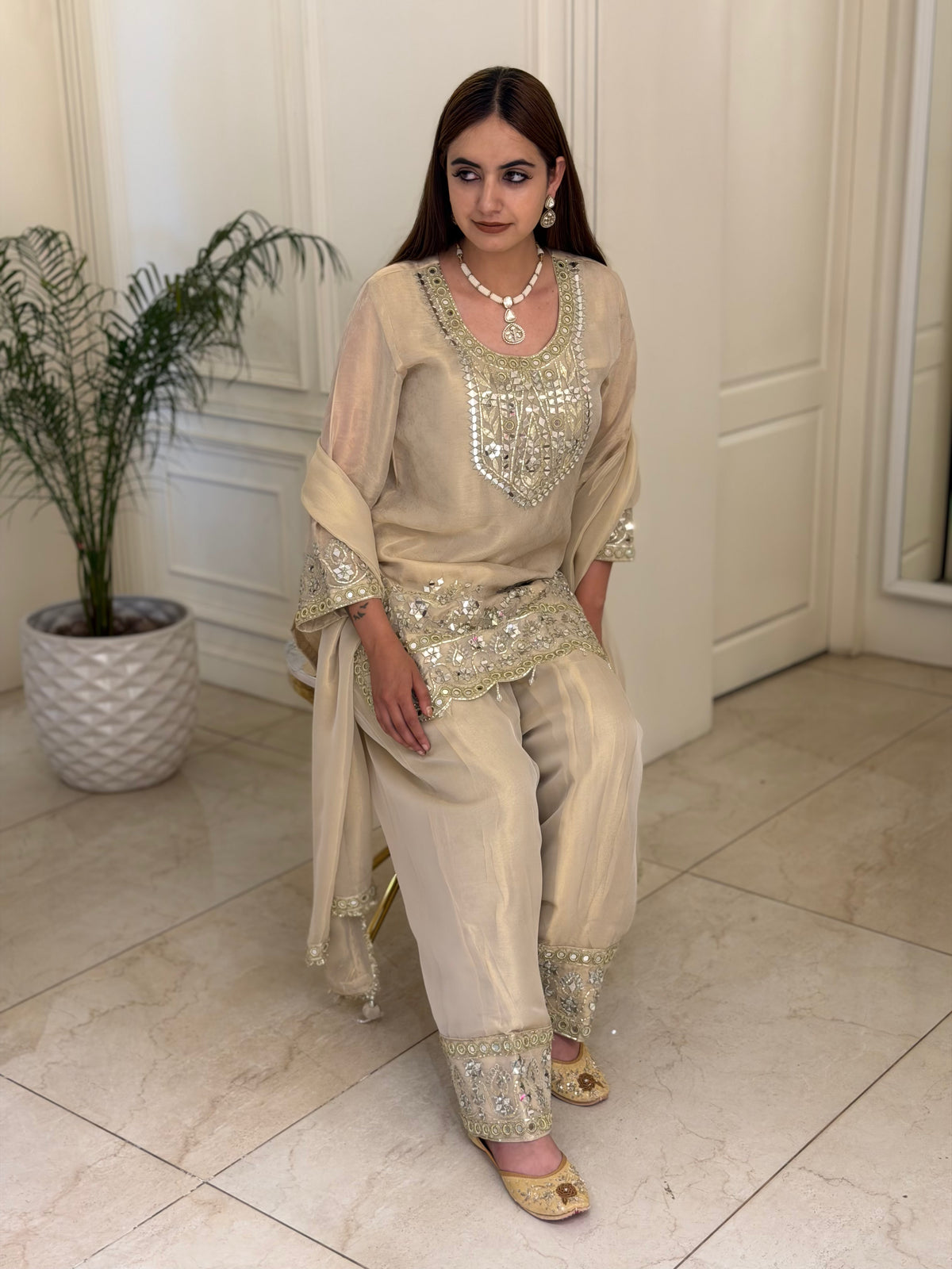 Noor-e-Aaina Farshi Shalwar Set