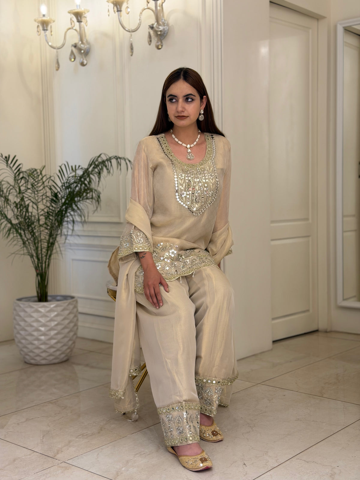 Noor-e-Aaina Farshi Shalwar Set