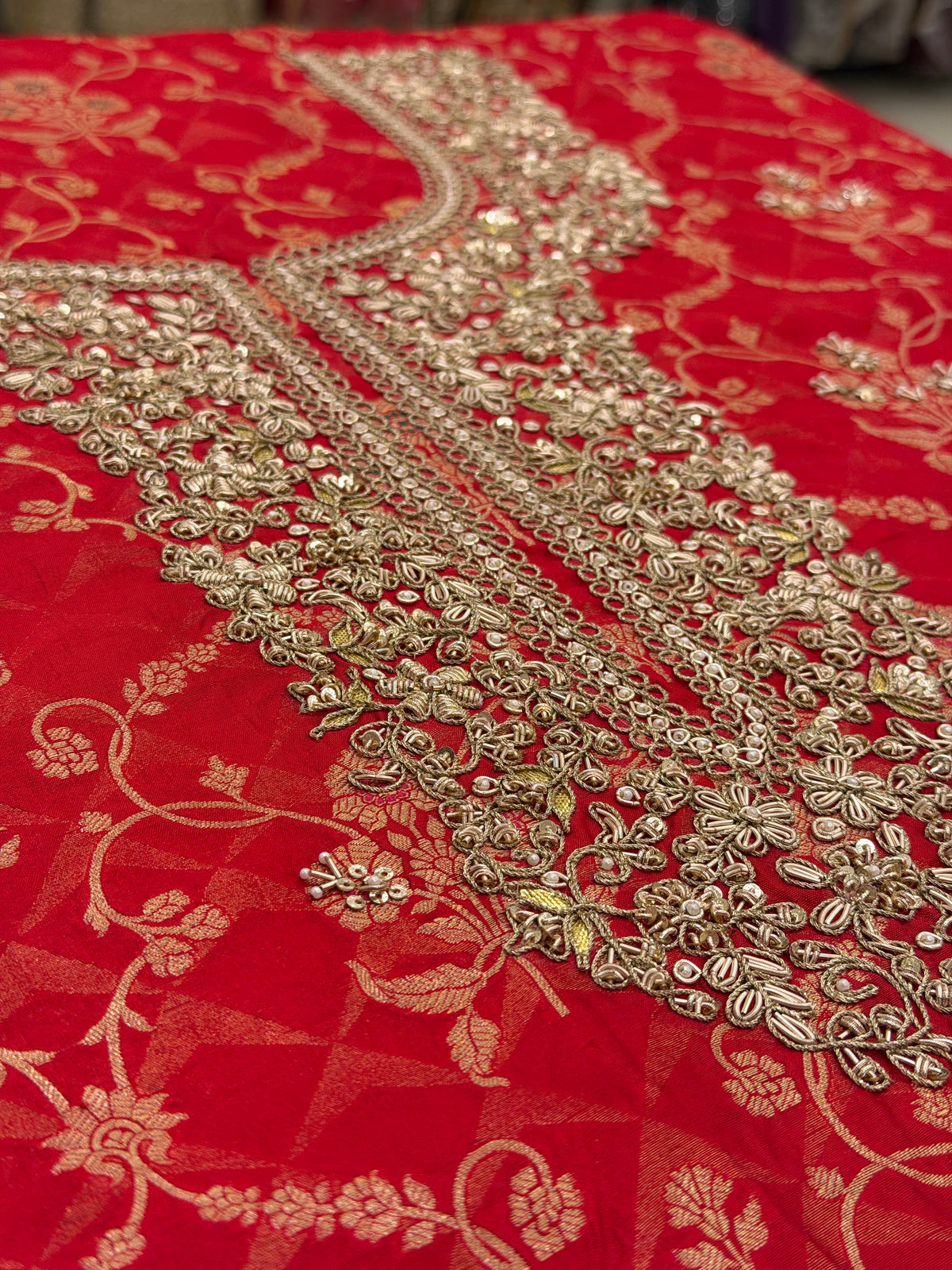 Laal-E-Noor – Pure Silk Suit
