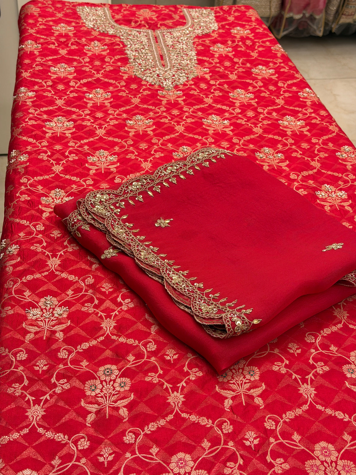 Laal-E-Noor – Pure Silk Suit