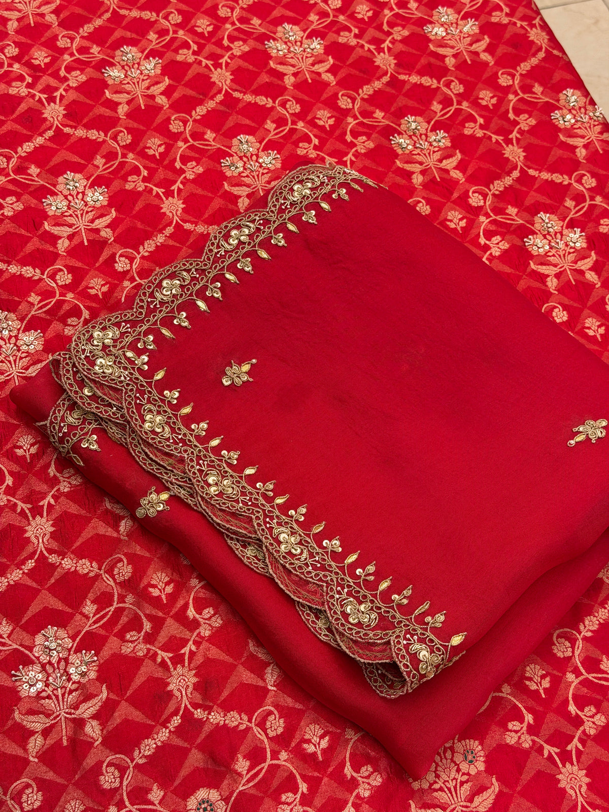 Laal-E-Noor – Pure Silk Suit