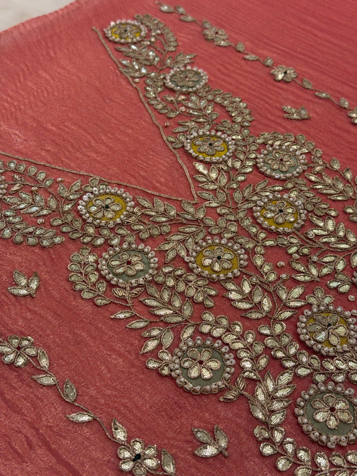 Noor-e-Gulnaar Luxury Tissue Set