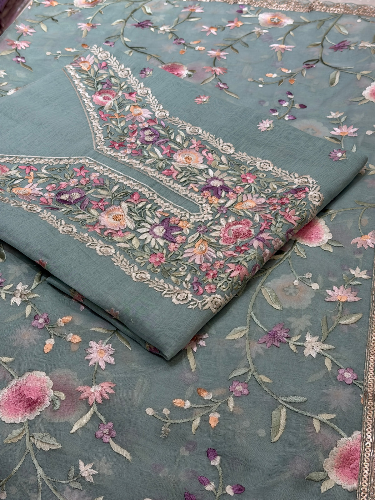 Noor-e-Gulnaar Luxury Formal Set