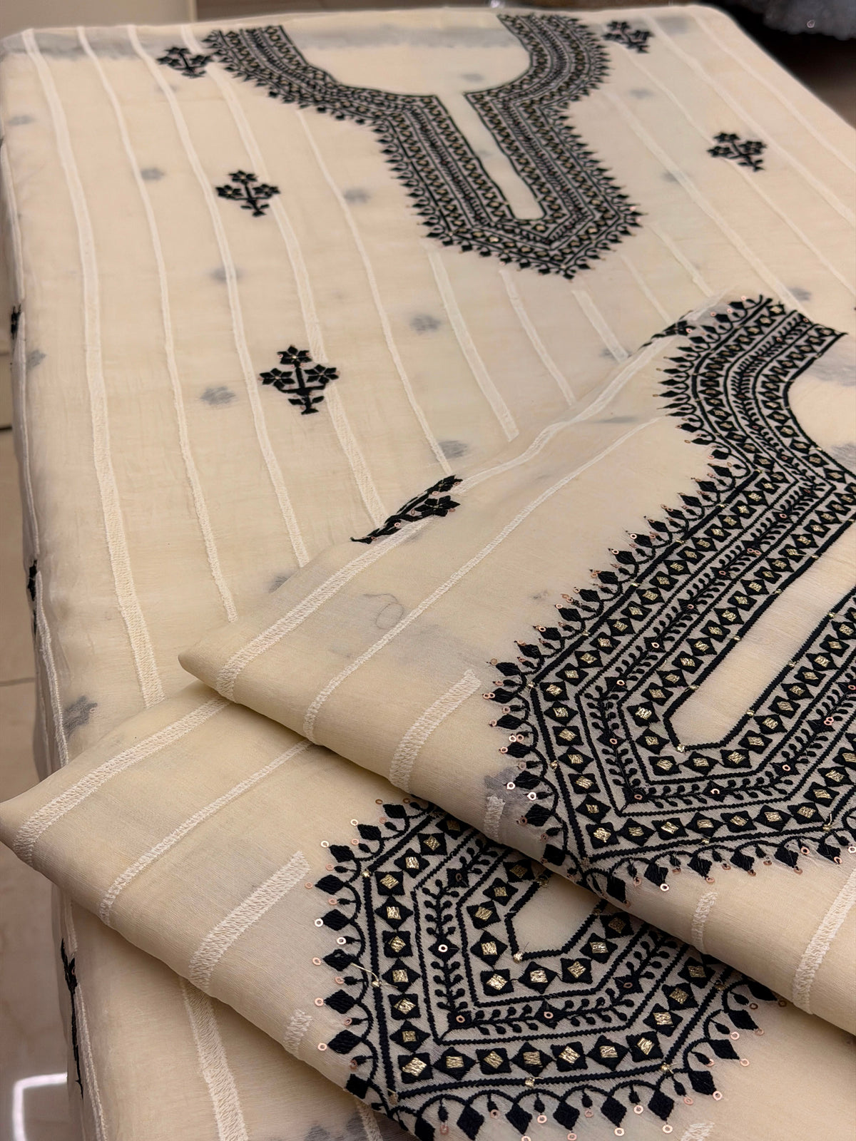 Noor-e-Mull Chikankari